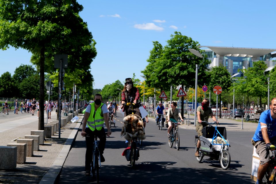 Human chain mobility protest Berlin 2020-06-02 89