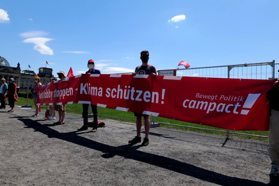 Human chain mobility protest Berlin 2020-06-02 96
