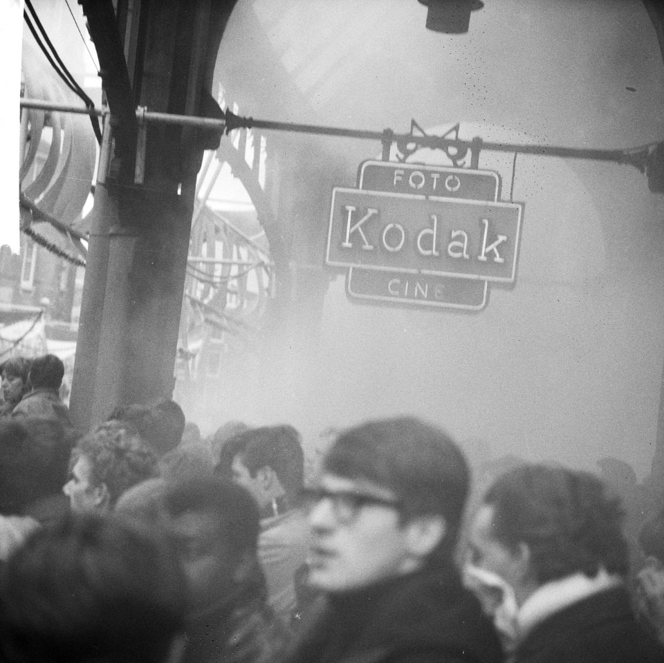 Huwelijk prinses Beatrix en Claus von Amsberg , in Raadhuisstraat, Bestanddeelnr 918-9015