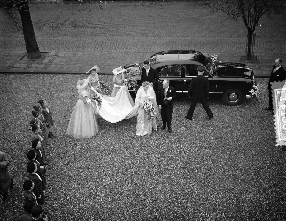 Huwelijk Jonkvrouw-Baronesse van Randwijk , secretaresse van Prinses Wilhelmina , Bestanddeelnr 906-8141