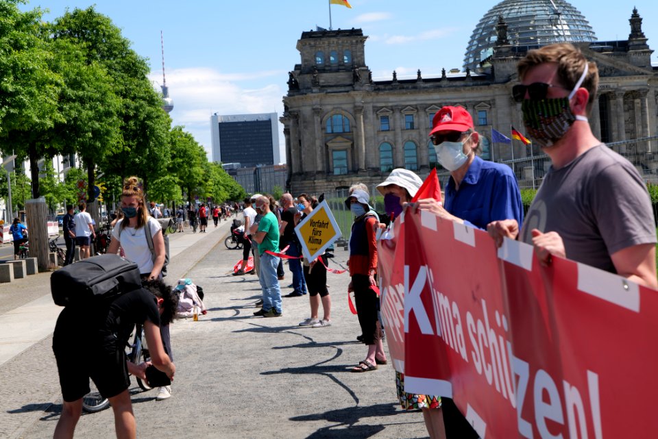 Human chain mobility protest Berlin 2020-06-02 99