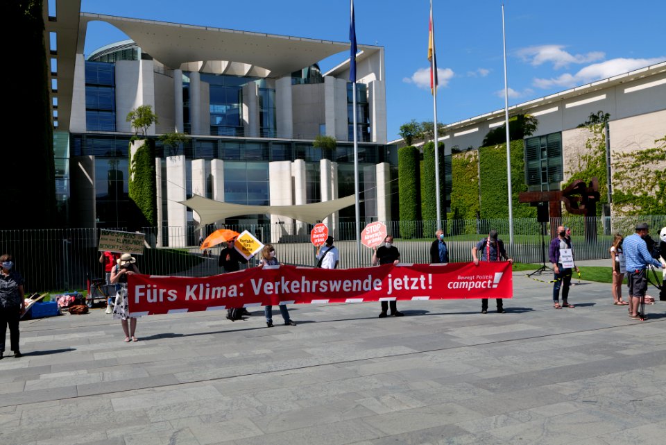 Human chain mobility protest Berlin 2020-06-02 144