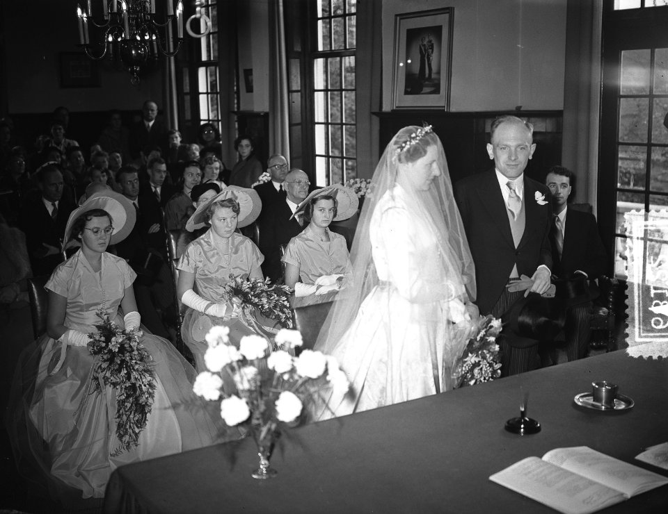 Huwelijk Jonkvrouw-Baronesse van Randwijk , secretaresse van Prinses Wilhelmina , Bestanddeelnr 906-8122