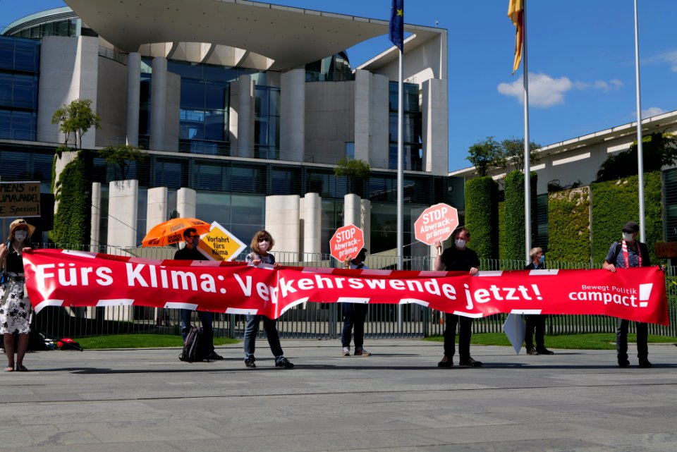 Human chain mobility protest Berlin 2020-06-02 140