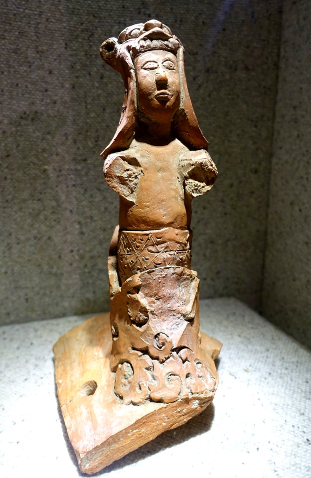 Human figurine on ridge tile, Thang Long citadel, Hanoi, Tran dynasty, 13th-14th century AD, terracotta - National Museum of Vietnamese History - Hanoi, Vietnam - DSC05460