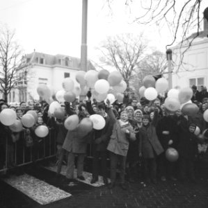 Huwelijk prinses Margriet en mr. Pieter van Vollenhoven de koets op weg, Bestanddeelnr 919-9752