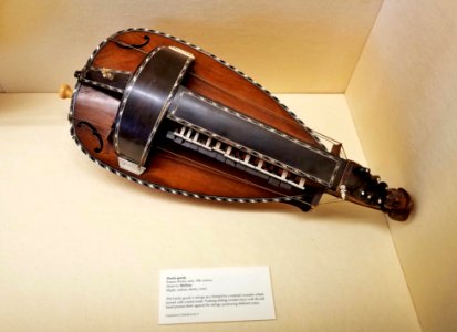 Hurdy-gurdy, made by Mellino, Paris, France, early 1800s, maple, walnut, ebony, ivory - Casadesus Collection of Historic Musical Instruments - Boston Symphony Orchestra - 20190927 110655