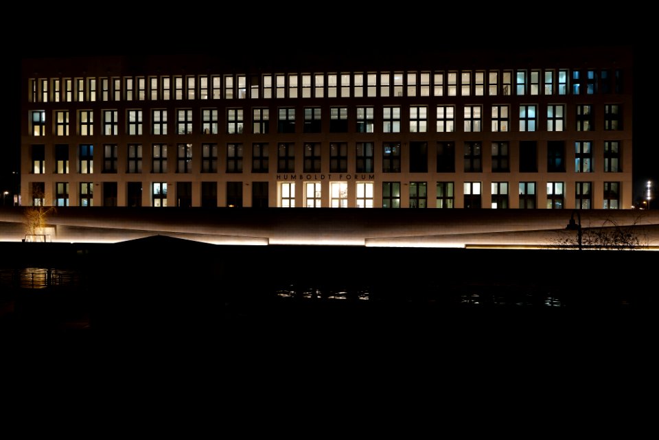 Humboldt Forum from Marx-Engels-Forum at night 2021-01-17 02