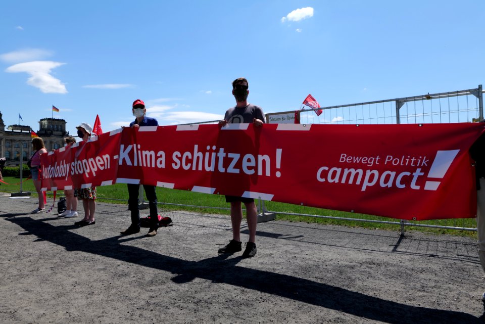 Human chain mobility protest Berlin 2020-06-02 97