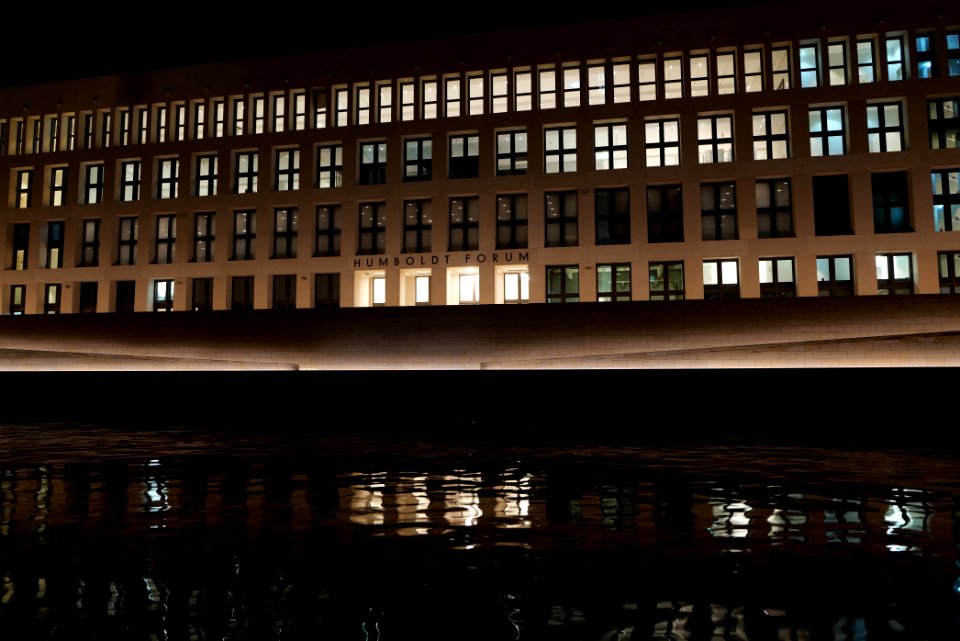 Humboldt Forum from Marx-Engels-Forum at night 2021-01-17 04
