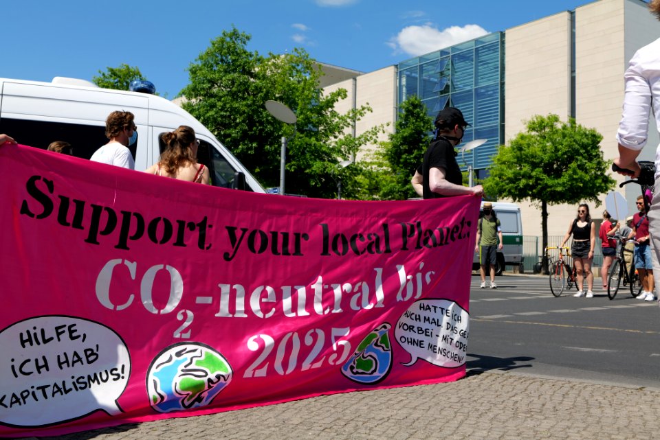 Human chain mobility protest Berlin 2020-06-02 92