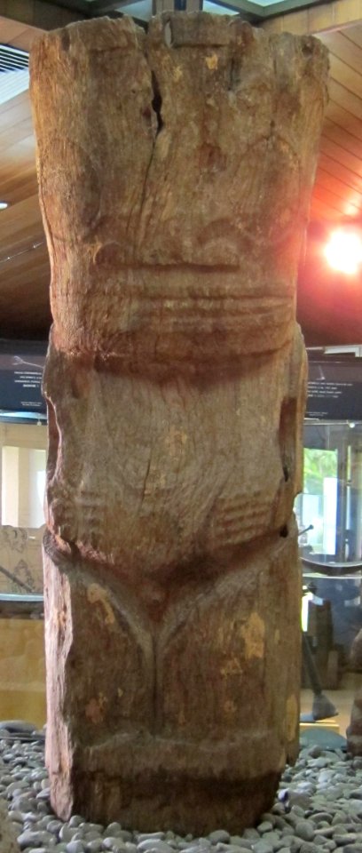 Human image, wood from Hiva Oa, Marquises, Musée de Tahiti et des Îles