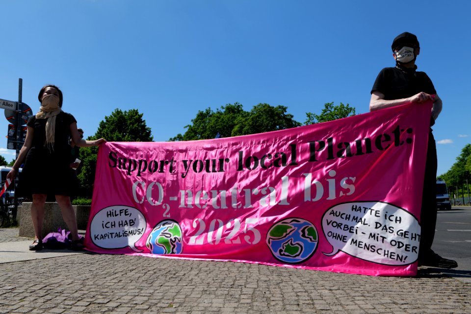 Human chain mobility protest Berlin 2020-06-02 90