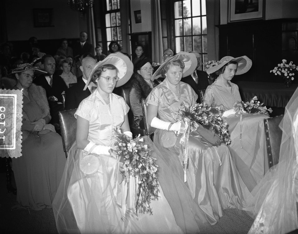 Huwelijk Jonkvrouw-Baronesse van Randwijk , secretaresse van Prinses Wilhelmina , Bestanddeelnr 906-8131