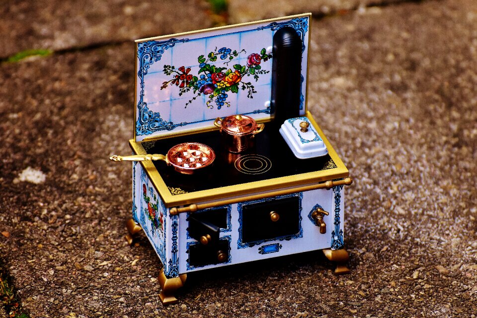 Dolls houses dolls furniture heat