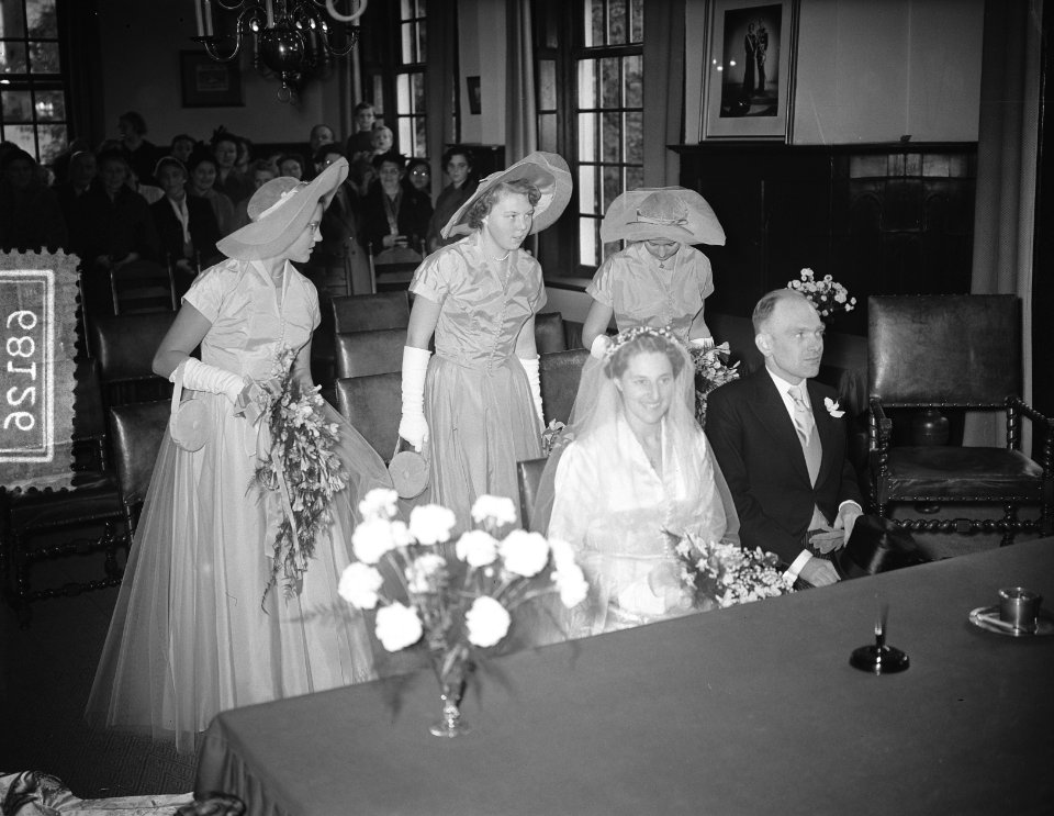 Huwelijk Jonkvrouw-Baronesse van Randwijk , secretaresse van Prinses Wilhelmina , Bestanddeelnr 906-8126