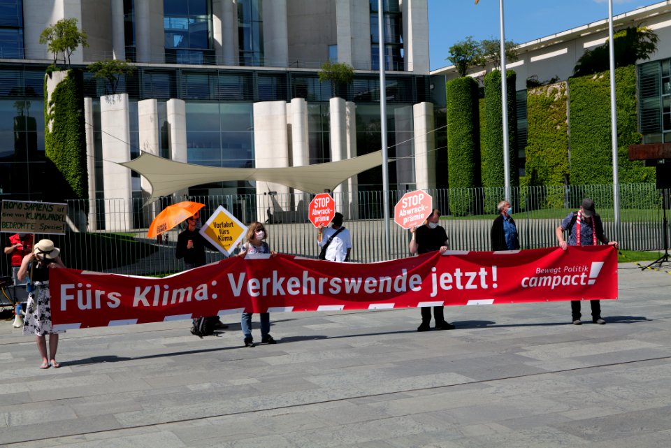 Human chain mobility protest Berlin 2020-06-02 145