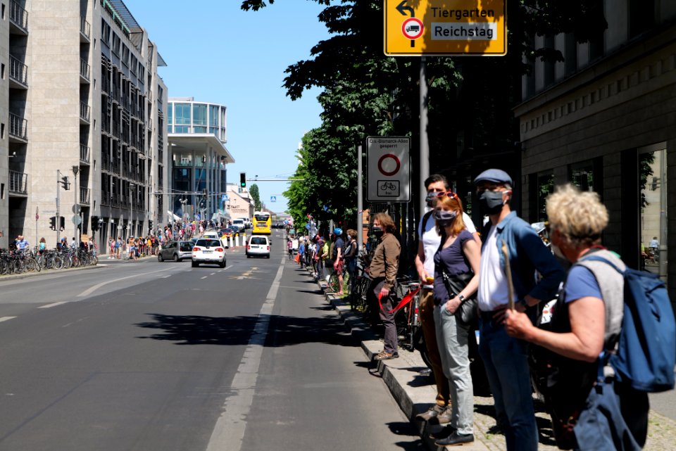 Human chain mobility protest Berlin 2020-06-02 56