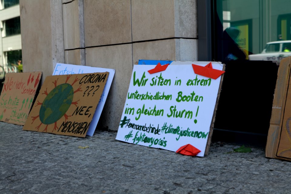 Human chain mobility protest Berlin 2020-06-02 13
