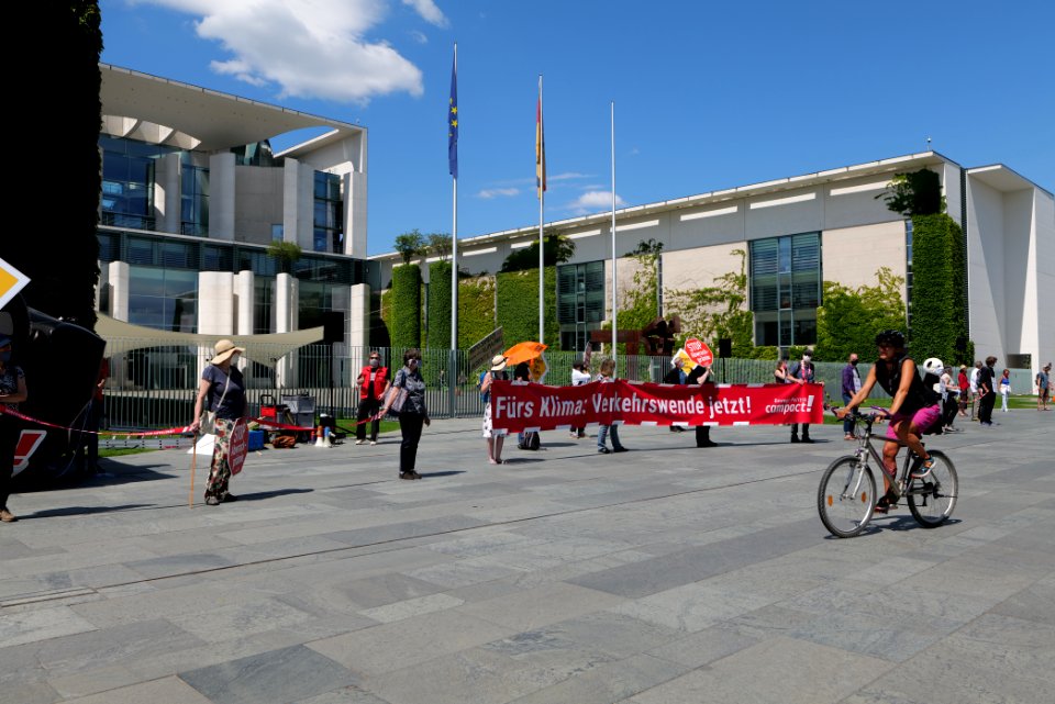 Human chain mobility protest Berlin 2020-06-02 119
