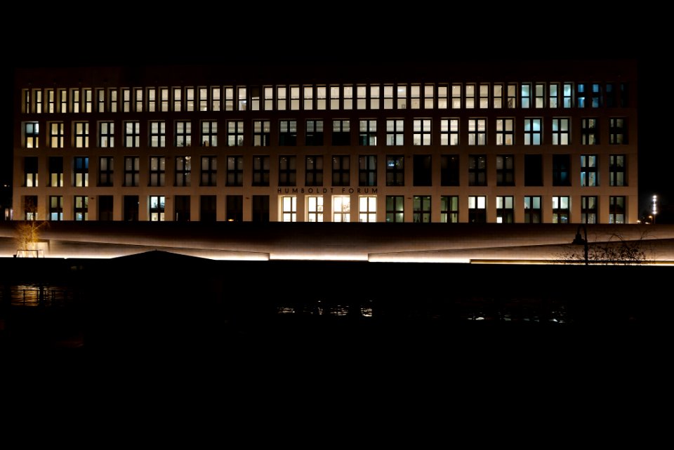 Humboldt Forum from Marx-Engels-Forum at night 2021-01-17 01
