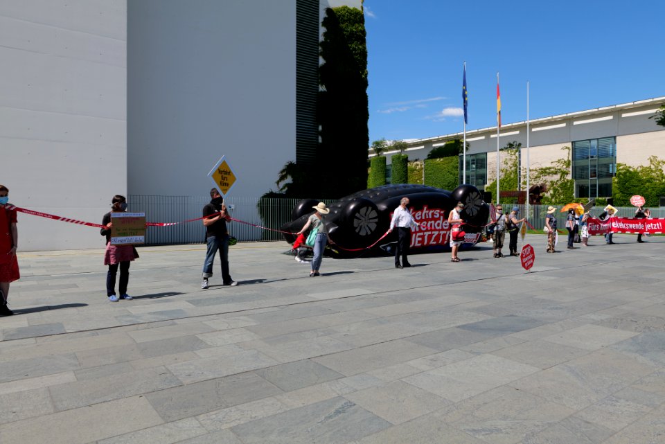 Human chain mobility protest Berlin 2020-06-02 116