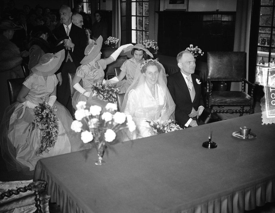 Huwelijk Jonkvrouw-Baronesse van Randwijk , secretaresse van Prinses Wilhelmina , Bestanddeelnr 906-8127
