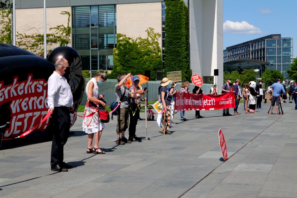 Human chain mobility protest Berlin 2020-06-02 148