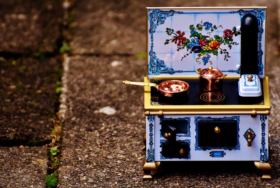 Dolls houses dolls furniture heat