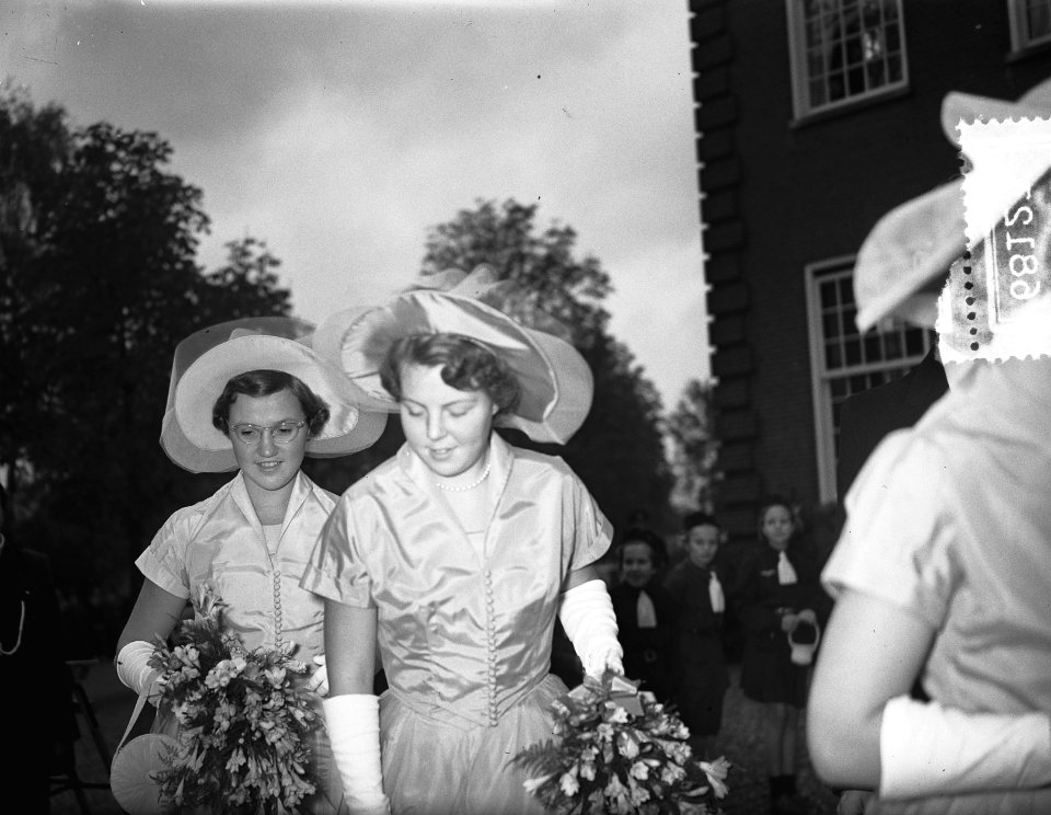 Huwelijk Jonkvrouw-Baronesse van Randwijk , secretaresse van Prinses Wilhelmina , Bestanddeelnr 906-8123