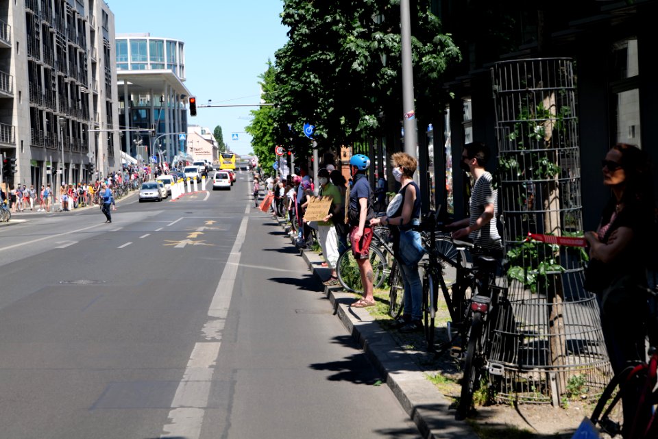 Human chain mobility protest Berlin 2020-06-02 57