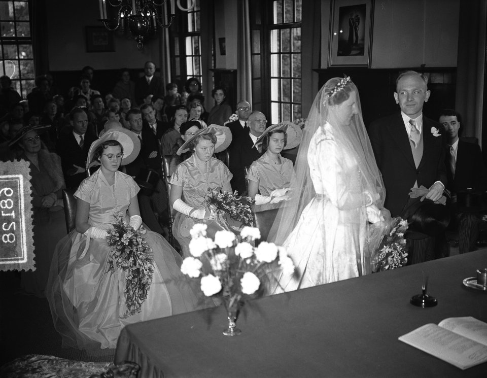 Huwelijk Jonkvrouw-Baronesse van Randwijk , secretaresse van Prinses Wilhelmina , Bestanddeelnr 906-8128