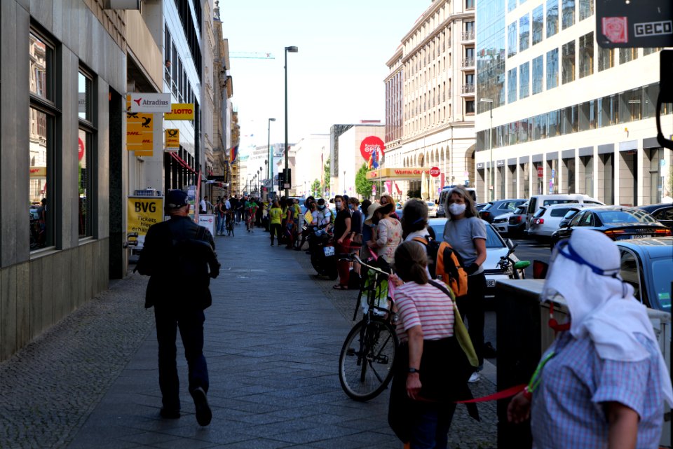 Human chain mobility protest Berlin 2020-06-02 41