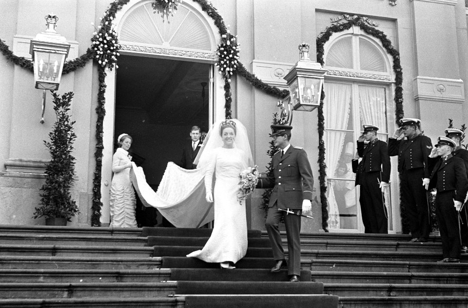 Huwelijk prinses Margriet en mr. Pieter van Vollenhoven bruidspaar op Huis ten B, Bestanddeelnr 919-9604