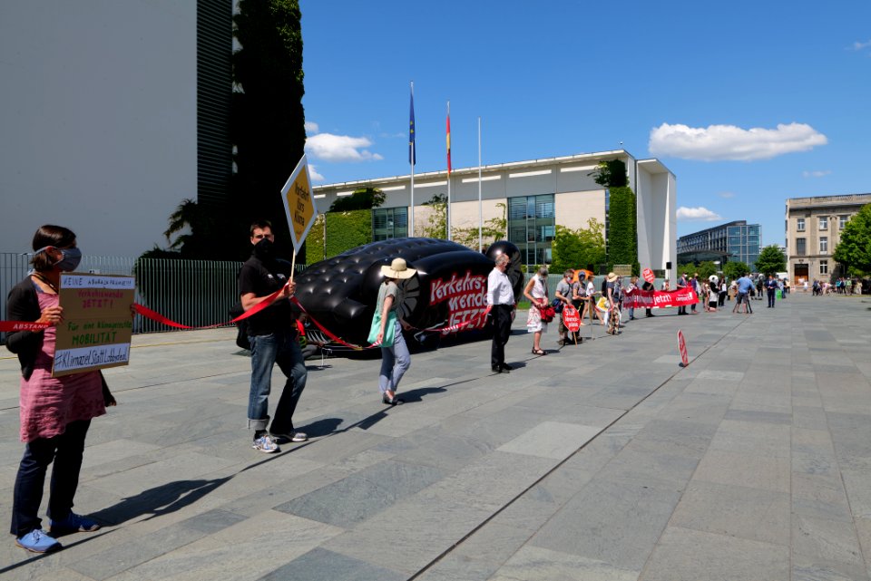 Human chain mobility protest Berlin 2020-06-02 146
