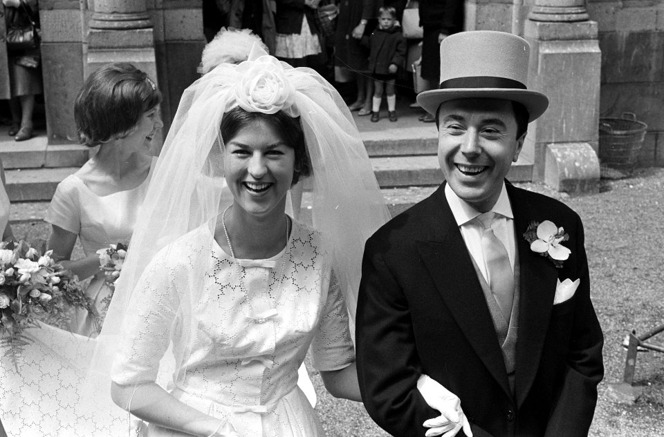 Huwelijk aceur Paul Cammermans met VVV-hostess Loesje van Toorn, Bestanddeelnr 914-1056