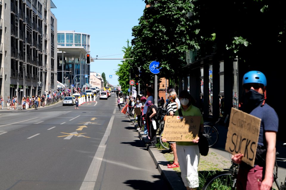 Human chain mobility protest Berlin 2020-06-02 58