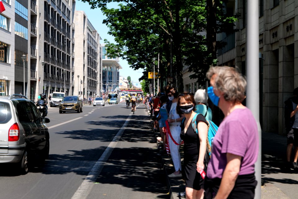 Human chain mobility protest Berlin 2020-06-02 54