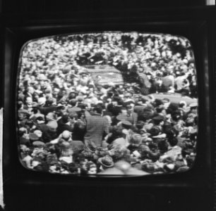 Huwelijk Prinses Irene en Prins Hugo Charles te Rome vanaf televisie, overzicht , Bestanddeelnr 916-3685