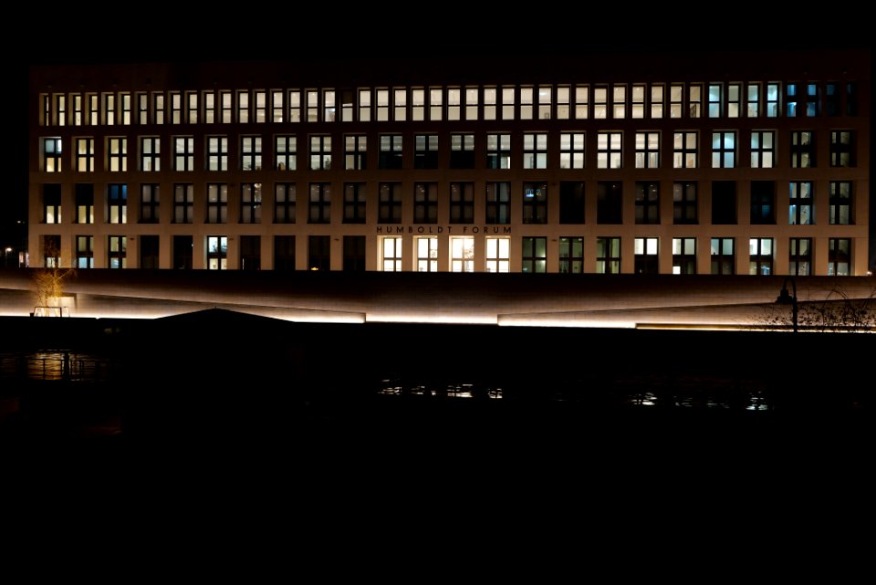 Humboldt Forum from Marx-Engels-Forum at night 2021-01-17 03