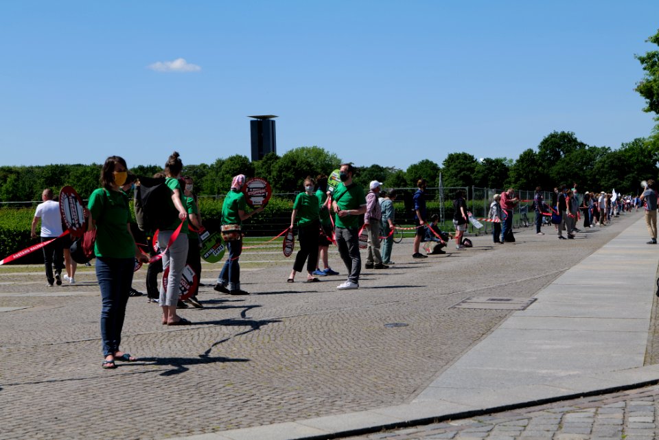 Human chain mobility protest Berlin 2020-06-02 81