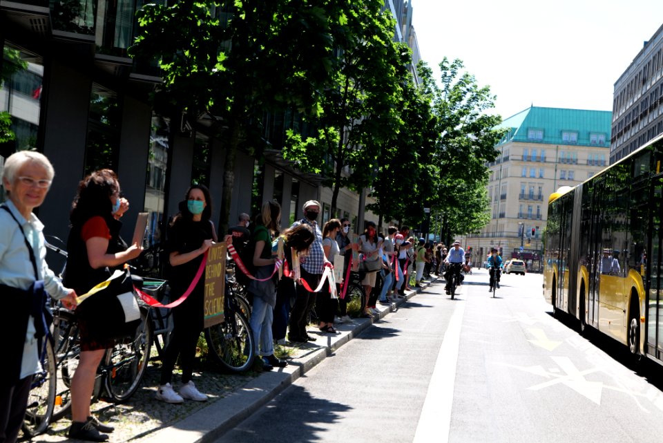 Human chain mobility protest Berlin 2020-06-02 60