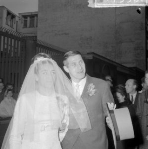 Huwelijk Peter Post met Loek Kalis , in kapel in de Warmoesstraat, Bestanddeelnr 917-3922