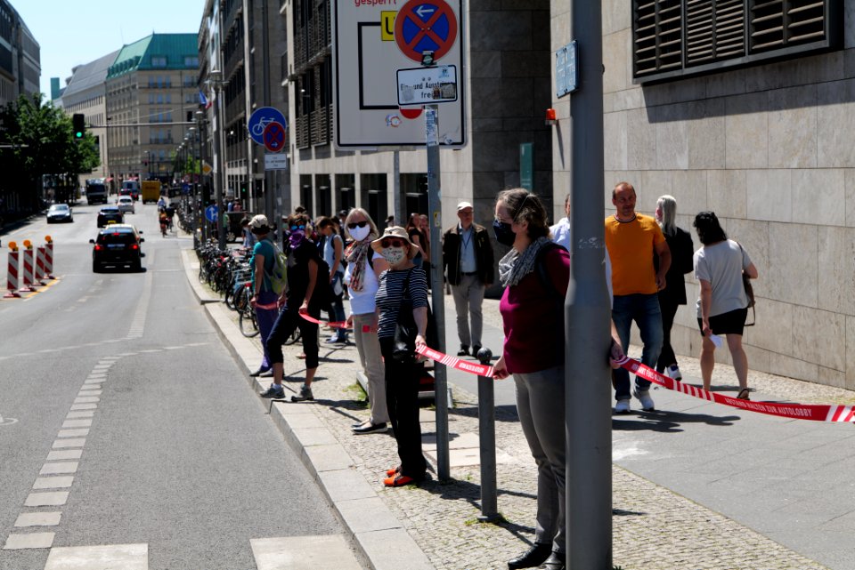 Human chain mobility protest Berlin 2020-06-02 05