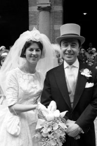 Huwelijk aceur Paul Cammermans met VVV-hostess Loesje van Toorn, Bestanddeelnr 914-1054