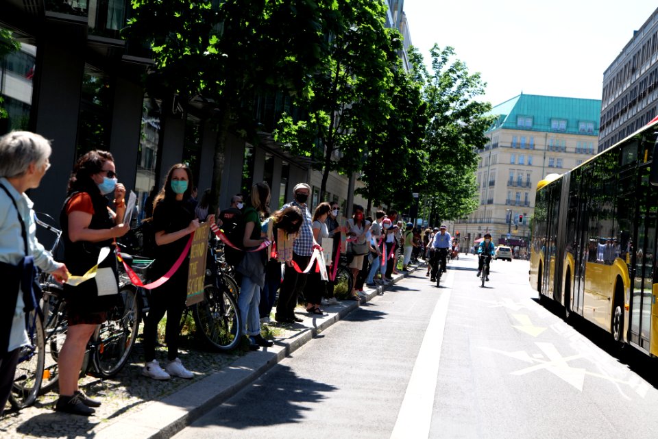 Human chain mobility protest Berlin 2020-06-02 61