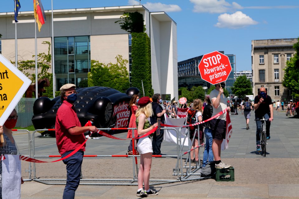 Human chain mobility protest Berlin 2020-06-02 115
