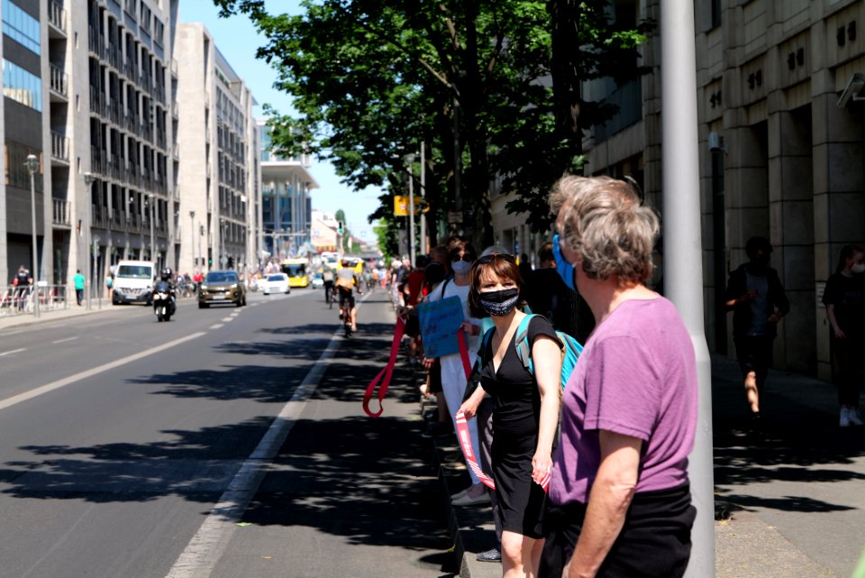 Human chain mobility protest Berlin 2020-06-02 53