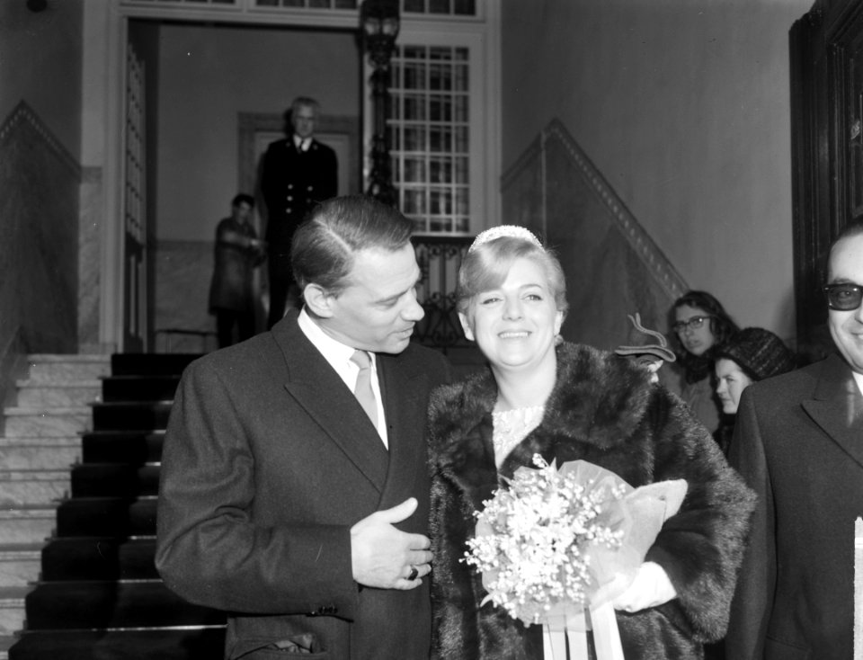 Huwelijk Peter van Houten ( Peter van Wood ) met mej. Aurora Maria della Camera , Bestanddeelnr 914-7486