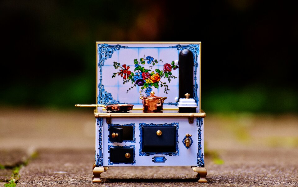 Dolls houses dolls furniture heat